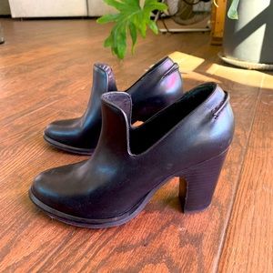 Rag & Bone black leather heeled pilgrim bootie